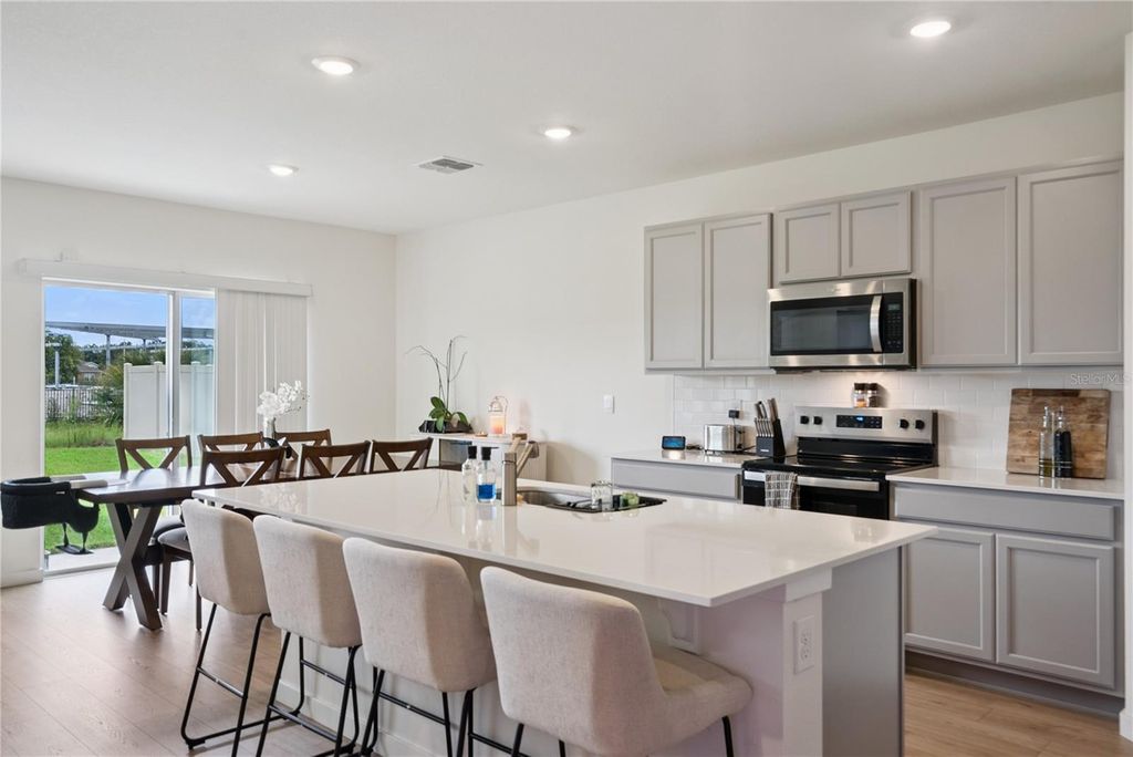 Image 7 of property listing at 3918 ROYAL AZALEA WAY, Sanford, FL 32773