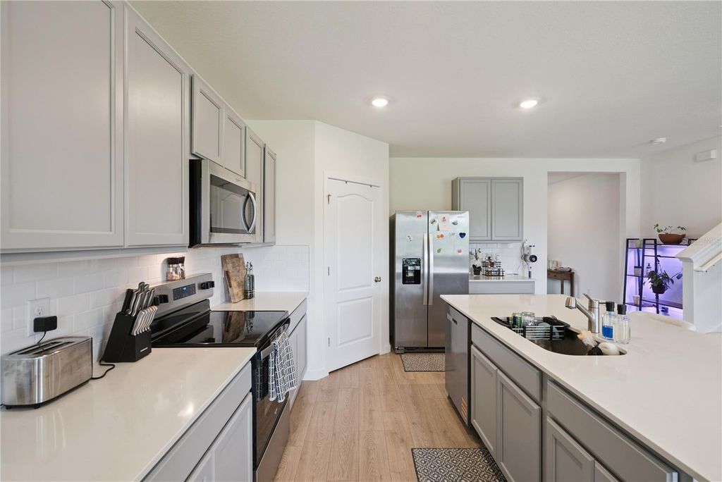 Image 8 of property listing at 3918 ROYAL AZALEA WAY, Sanford, FL 32773