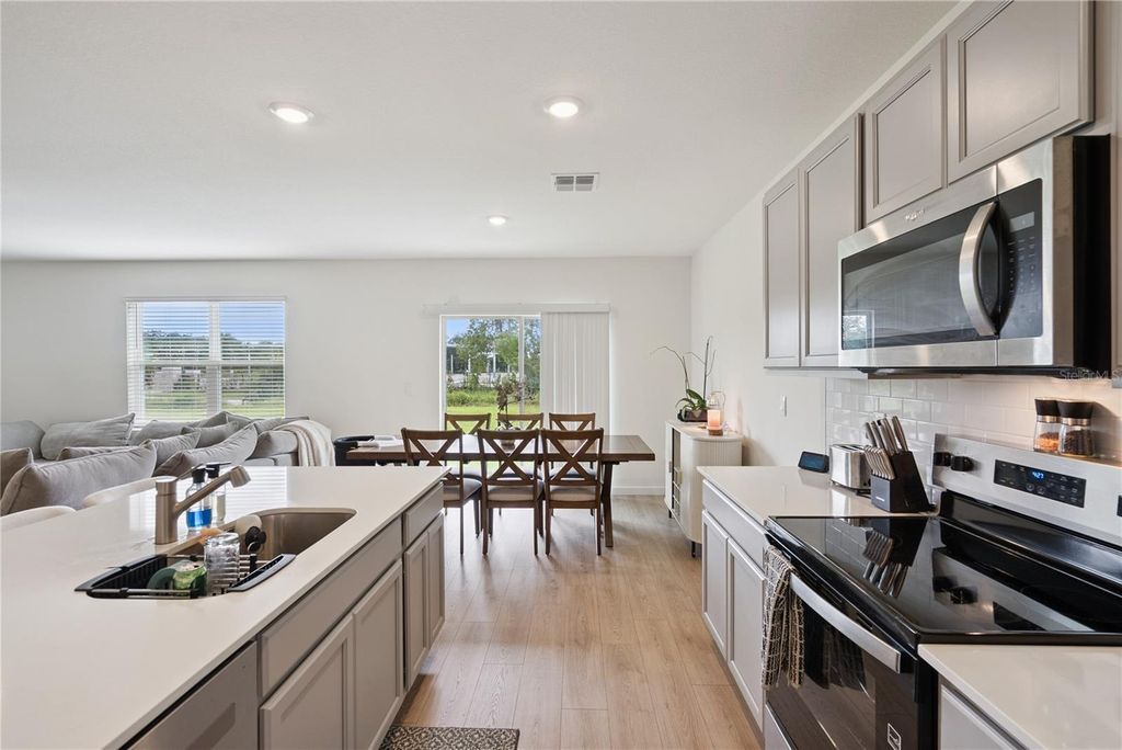 Image 9 of property listing at 3918 ROYAL AZALEA WAY, Sanford, FL 32773