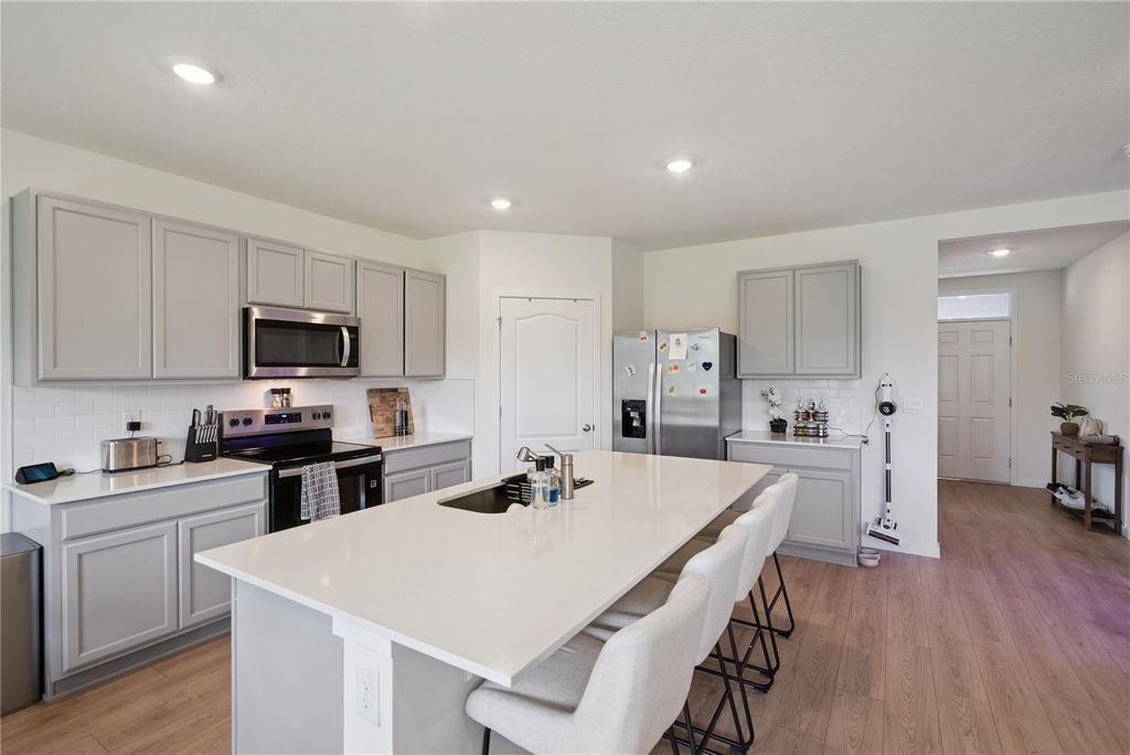 Image 10 of property listing at 3918 ROYAL AZALEA WAY, Sanford, FL 32773