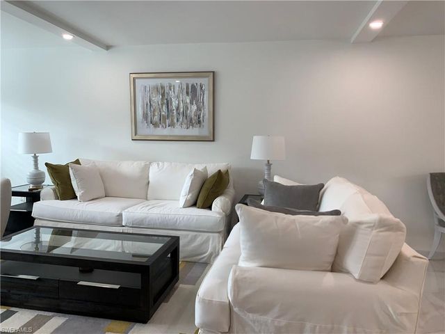 4082 Belair LN # 9, Naples, FL 34103