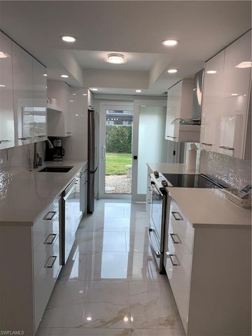 4082 Belair LN # 9, Naples, FL 34103