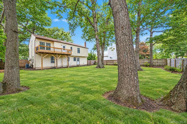 39 Pond Path, Lake Grove, NY 11755