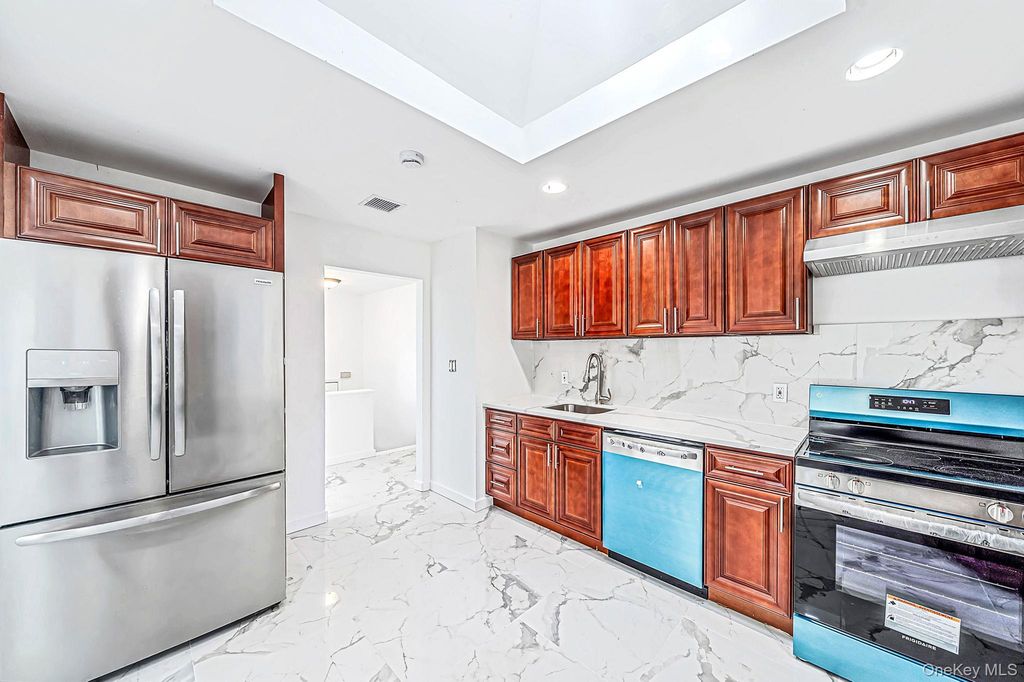 39 Pond Path, Lake Grove, NY 11755 — photo 5