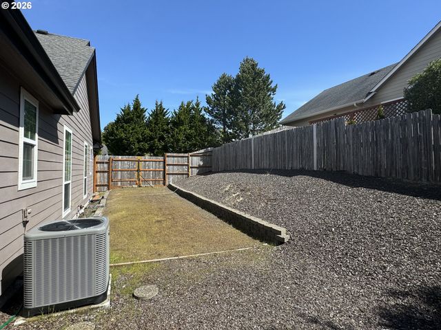 2510 WILLOW CREST Ct, Florence, OR 97439