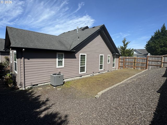 2510 WILLOW CREST Ct, Florence, OR 97439