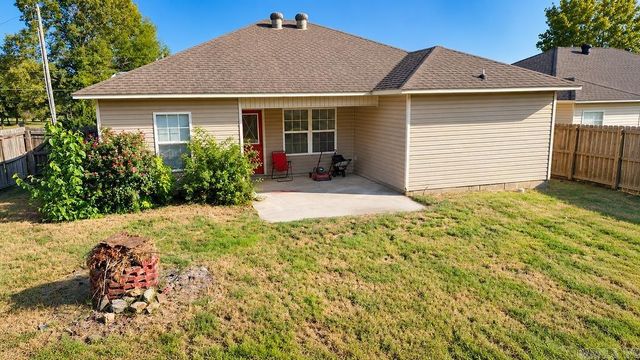 15 Bryant St, Ward, AR 72176