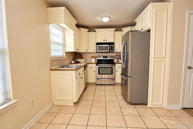 15 Bryant St, Ward, AR 72176