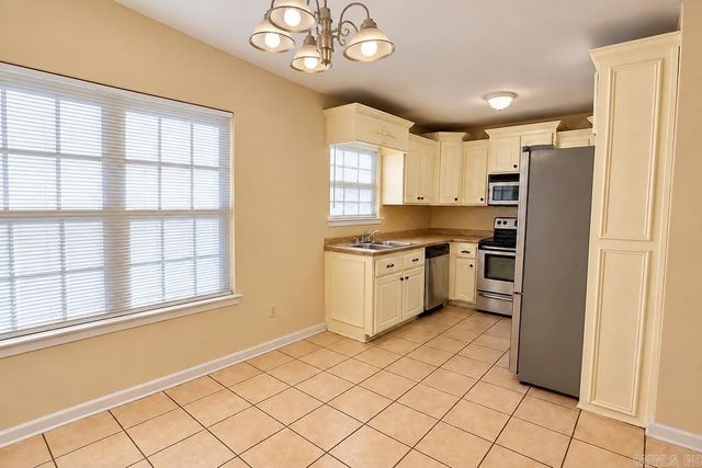 15 Bryant St, Ward, AR 72176