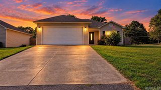15 Bryant St, Ward, AR 72176