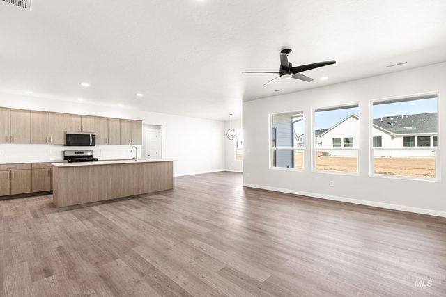 5186 E Phelps Lake Dr, Nampa, ID 83687