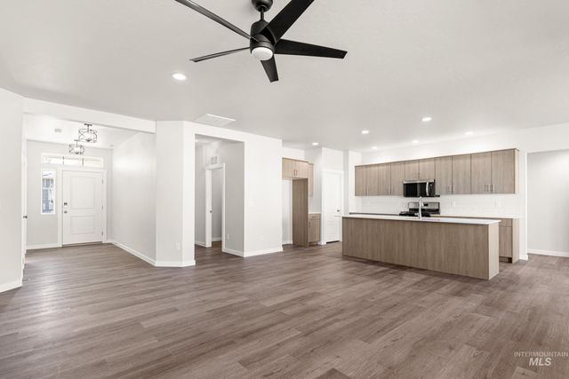 5186 E Phelps Lake Dr, Nampa, ID 83687