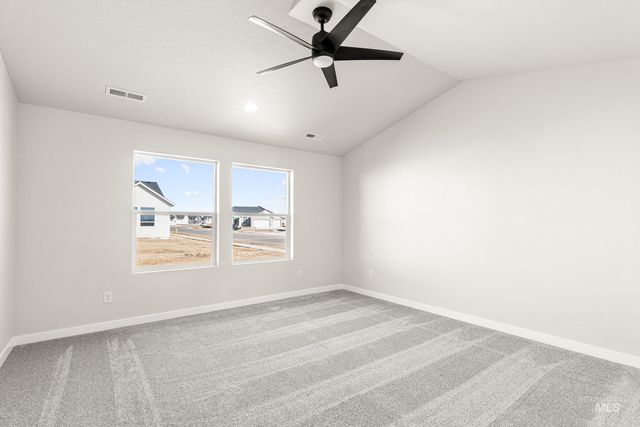 5186 E Phelps Lake Dr, Nampa, ID 83687