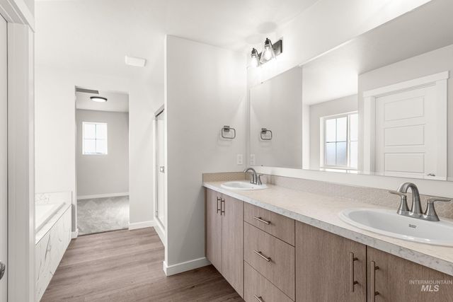 5186 E Phelps Lake Dr, Nampa, ID 83687