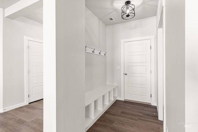 5186 E Phelps Lake Dr, Nampa, ID 83687