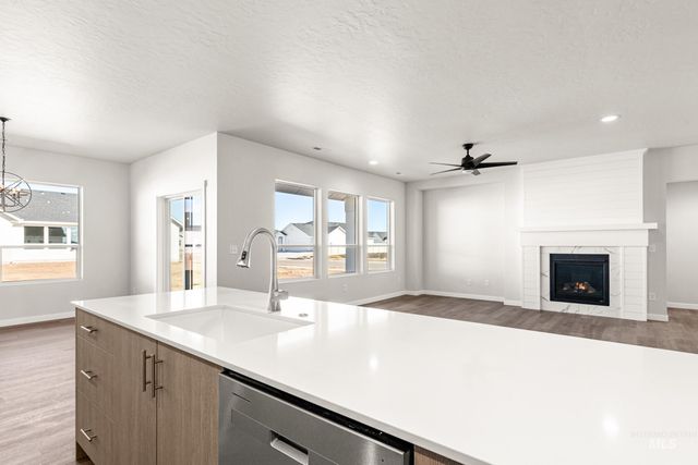 5186 E Phelps Lake Dr, Nampa, ID 83687