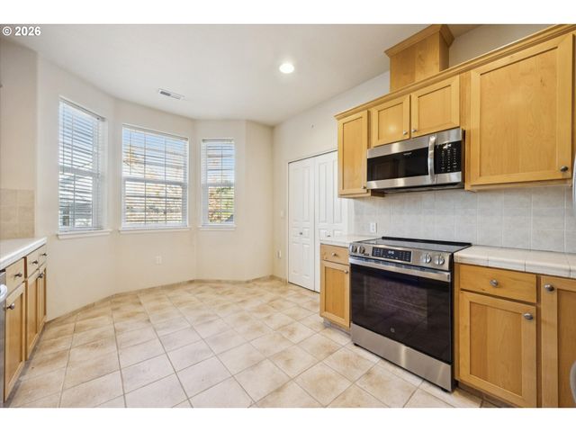 5305 SUMMERLINN Way, West Linn, OR 97068