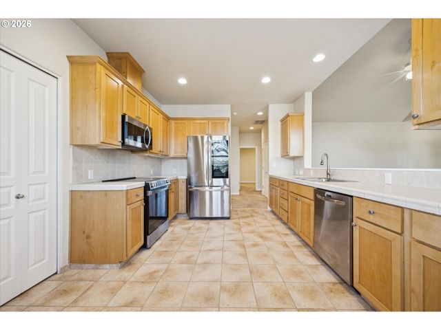 5305 SUMMERLINN Way, West Linn, OR 97068
