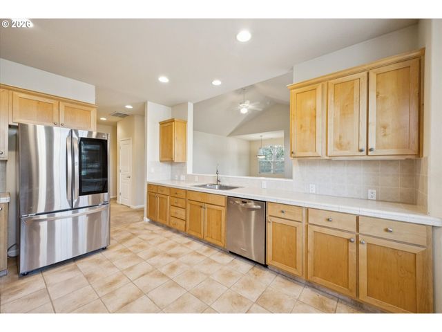 5305 SUMMERLINN Way, West Linn, OR 97068