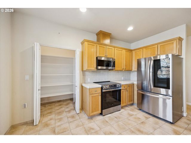 5305 SUMMERLINN Way, West Linn, OR 97068