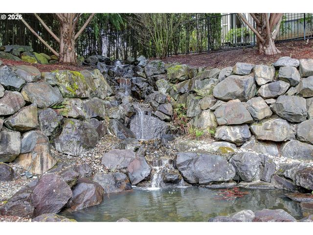 5305 SUMMERLINN Way, West Linn, OR 97068