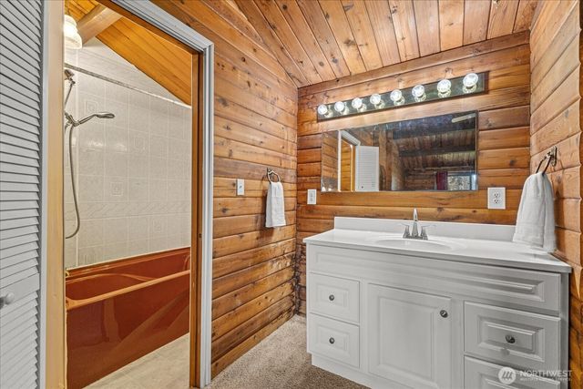 86 N Camano Ridge Road, Camano Island, WA 98282