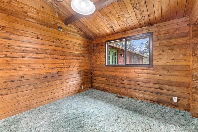 86 N Camano Ridge Road, Camano Island, WA 98282