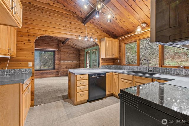 86 N Camano Ridge Road, Camano Island, WA 98282