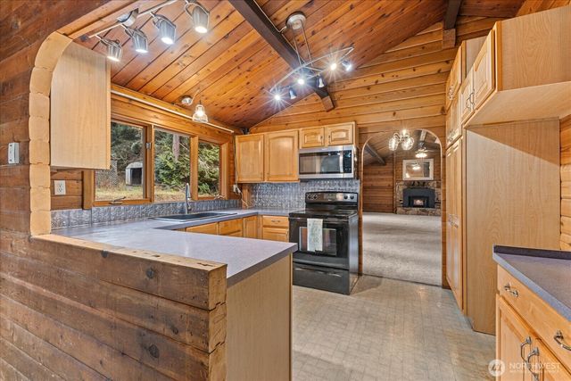 86 N Camano Ridge Road, Camano Island, WA 98282