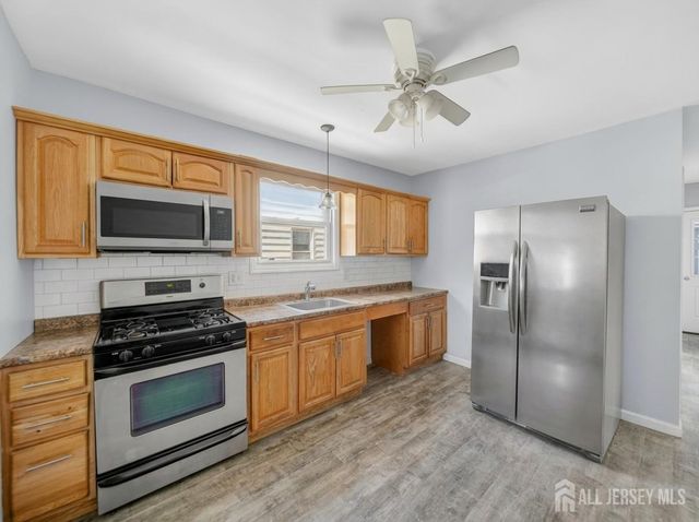 125 Lowell Street 1st, Carteret, NJ 07008