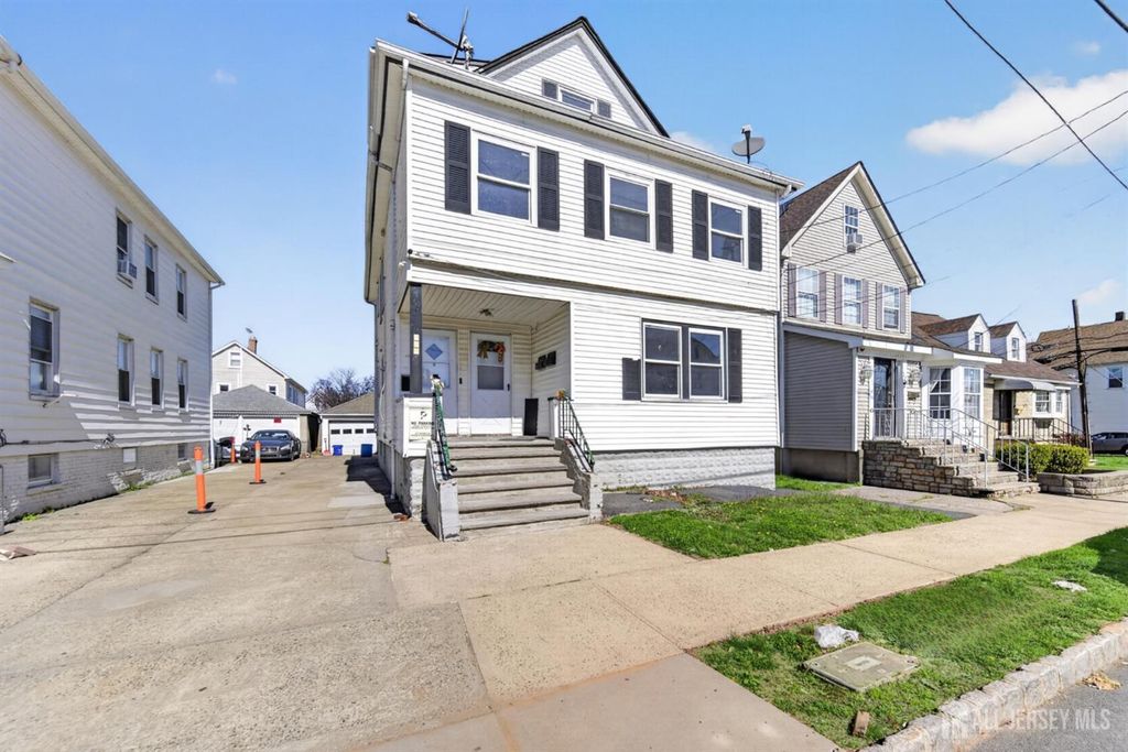 125 Lowell Street 1st, Carteret, NJ 07008