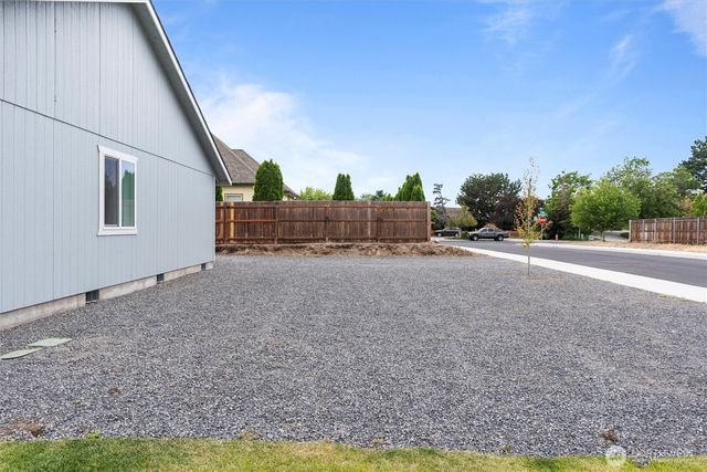 318 N Saratoga Way, Moses Lake, WA 98837