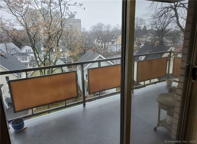 80 Cartright Street 6L, Bridgeport, CT 06604