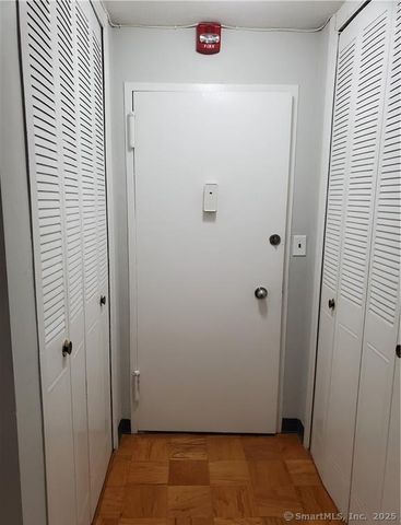 80 Cartright Street 6L, Bridgeport, CT 06604