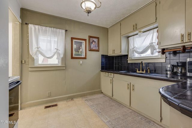 1802 Washington Avenue, Kingsport, TN 37664