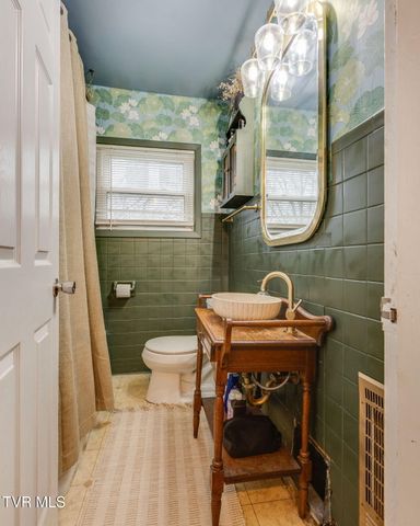 1802 Washington Avenue, Kingsport, TN 37664