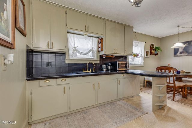 1802 Washington Avenue, Kingsport, TN 37664