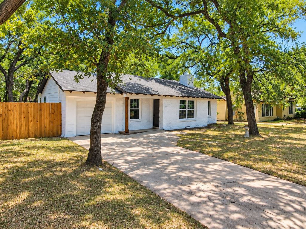 2029 Lynnhaven Road, Fort Worth, TX 76103 — photo 2