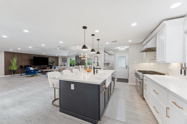 10206 Burgoyne Road, Houston, TX 77042