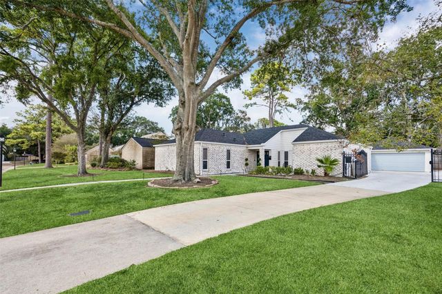 10206 Burgoyne Road, Houston, TX 77042