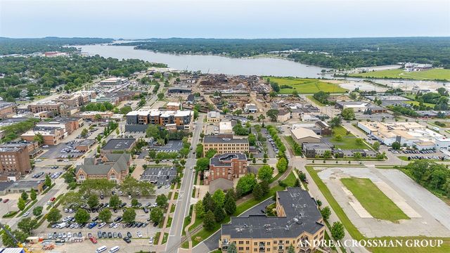 141 Central Avenue 120, Holland, MI 49423