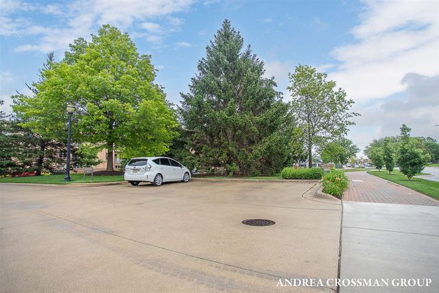 141 Central Avenue 120, Holland, MI 49423