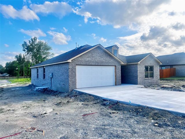 5827 Coldspring Lane, Bartlesville, OK 74006