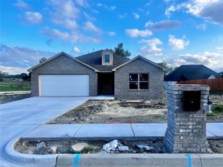 5827 Coldspring Lane, Bartlesville, OK 74006