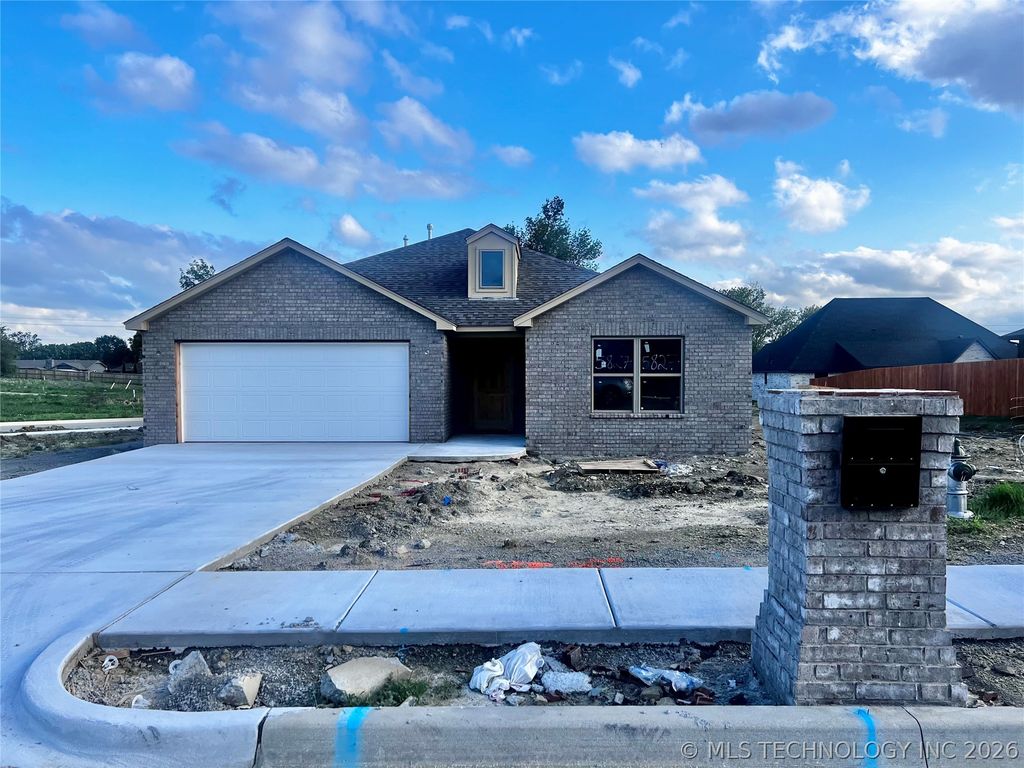 5827 Coldspring Lane, Bartlesville, OK 74006