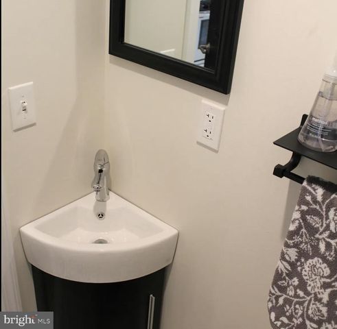 1116 E HEWSON ST, Philadelphia, PA 19125