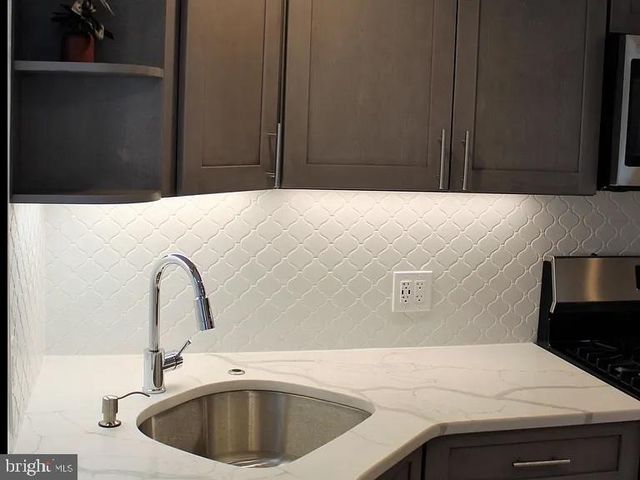 1116 E HEWSON ST, Philadelphia, PA 19125