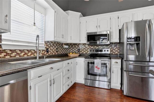 808 Golden Court, Belton, MO 64012