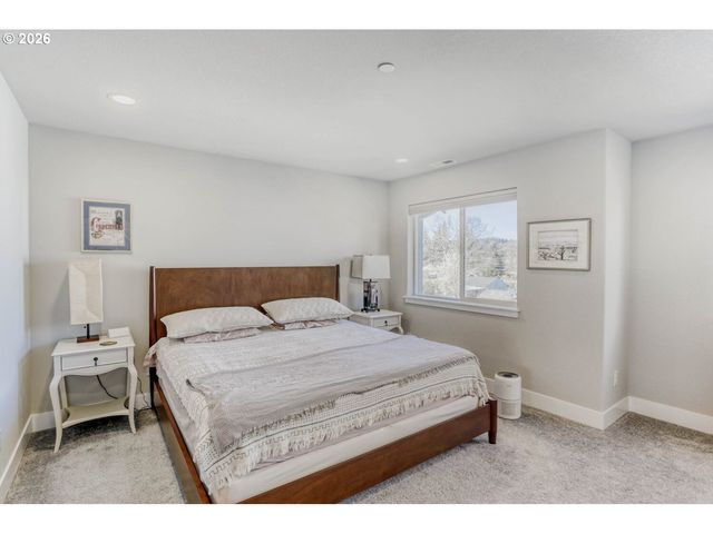 12076 Se HAROLD St, Portland, OR 97266