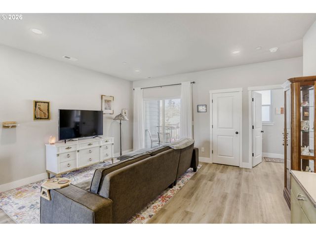 12076 Se HAROLD St, Portland, OR 97266